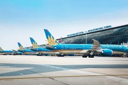 Vì sao Vietnam Airlines vẫn lỗ dù doanh thu tăng liên tục?