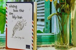 Đọc sách 'Những bức thư ôm lấy bạn': Những vòng ôm dịu dàng và ấm áp…
