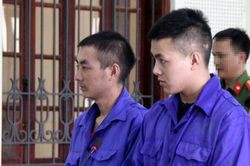 Anh kéo em cùng ngồi tù
