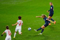 Thắng Việt Nam 7-0, Hà Lan giành ngôi đầu bảng E