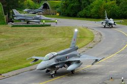 Tổng thống Nga cảnh báo sẽ tấn công những sân bay chứa F-16