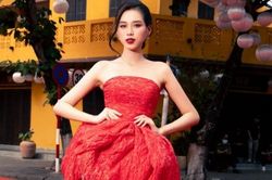 Hoa hậu Đỗ Thị Hà 'lăng xê' đầm cắt xẻ khoe vóc dáng nuột nà