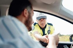 Buồn chán vì thất nghiệp, người đàn ông Nga giả danh làm cảnh sát