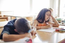 Trẻ lười học cha mẹ đừng đánh mắng mà làm 3 việc này, kết quả sẽ khác