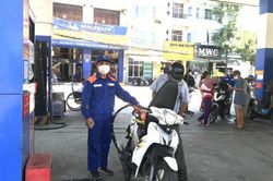 Giá xăng tăng gần 1.200 đồng/lít