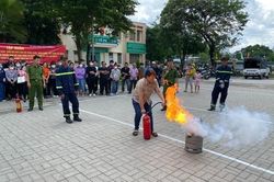 Công an quận Gò Vấp đẩy mạnh tập huấn PCCC cho người dân và các hộ kinh doanh