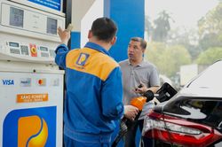 Giá xăng trong nước hôm nay sẽ được điều chỉnh thế nào?