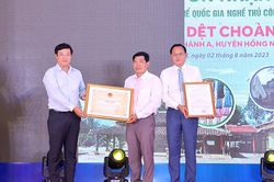 Đồng Tháp: Đón nhận Bằng công nhận Di sản văn hóa phi vật thể quốc gia Nghề dệt choàng