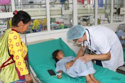 Ăn quả hồng châu, 11 trẻ nhỏ ngộ độc nặng