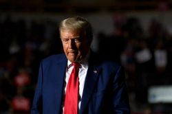 Ông Donald Trump tiếp tục bị truy tố
