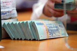 Lãi suất cao thứ hai trên thị trường giảm sốc từ 10,65% xuống 5,4%