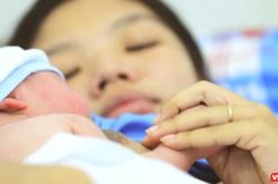 Cứ 2 trẻ sinh ra thì có 1 trẻ có mẹ không được hưởng chế độ nghỉ thai sản
