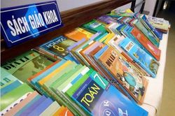 Giá sách giáo khoa còn quá cao, hơn 2-3 lần những năm trước