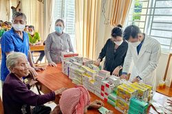 Hỗ trợ người nghèo tiếp cận dịch vụ cơ bản