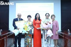 Bộ Ngoại giao tặng bằng khen cho 2 kiều bào có nhiều đóng góp cho Đà Nẵng