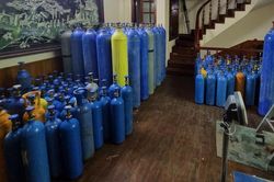 Hà Nội: Đột nhập quán bar bán 'bóng cười' để thu hút khách