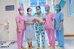 Cứu sống bé sơ sinh nặng 1kg, suy hô hấp nặng