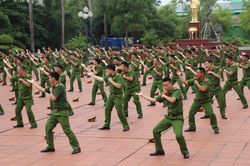 Màn trình diễn đội hình điều lệnh, võ thuật nghiêm - khỏe của Công an quận Nam Từ Liêm