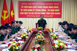 Trung tướng Lê Đức Thái thăm, kiểm tra tại BĐBP Kiên Giang