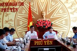Chương trình 'Cùng ngư dân thắp sáng đèn trên biển' của Báo Pháp Luật TP.HCM đến tỉnh Phú Yên