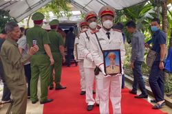 Xúc động đón linh cữu liệt sĩ Lê Ánh Sáng tại quê nhà