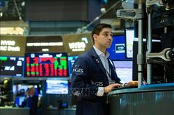 Chứng khoán Mỹ đồng loạt giảm mạnh sau khi bị Fitch hạ bậc tín nhiệm