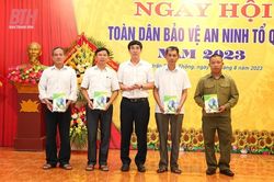 Trưởng Ban Nội chính Tỉnh ủy Nguyễn Ngọc Tiến dự 'Ngày hội toàn dân bảo vệ an ninh Tổ quốc' năm 2023 tại thị trấn Rừng Thông