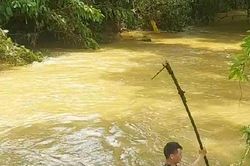 Thị trấn Nông trường Phong Hải: Một bé trai bị nước suối cuốn mất tích