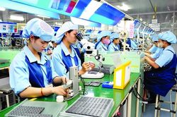 Kinh tế khó khăn, thu ngân sách sụt giảm