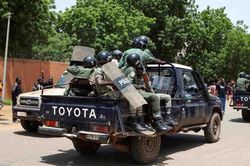 Mỹ sơ tán nhân viên không thiết yếu khỏi Niger
