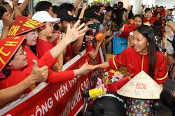 Huỳnh Như tiết lộ chuẩn bị đàm phán hợp đồng với Lank FC