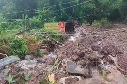 Quốc lộ 8 của Lào nối với Việt Nam tạm ngừng lưu thông do sạt lở đất