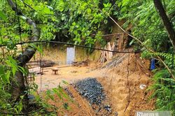 Bắt quả tang hàng chục đối tượng khai thác vàng trái phép ở Thanh Hóa