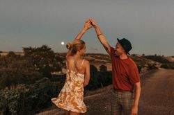 Quen nhau 4 tháng, bạn trai muốn cưới và đưa ra 5 yêu cầu khó đỡ