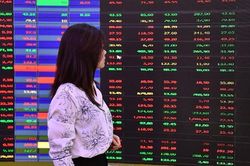 Chứng khoán tuần 31/7 - 4/8: Diễn biến bất ngờ, nhóm bất động sản 'bùng nổ'