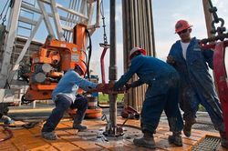 Nga, Saudi Arabia tiếp tục giảm nguồn cung dầu thô