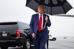 Trình diện tòa, ông Trump tuyên bố vô tội