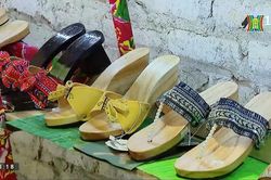 Tái sinh guốc mộc kết hợp vật liệu tái chế