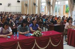 Sai lầm khi cha mẹ khích lệ con bằng... tiền