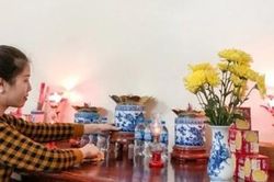 Từ 20 đến 30-6 âm nên bao sái ban thờ chuẩn bị lễ cúng 'tháng cô hồn', để không bị tán tài, cả nhà bình an