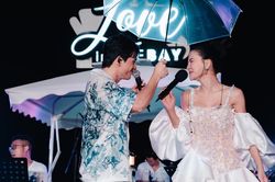 Hà Nhi và khán giả đội mưa hát cực ngọt ca khúc 'Gửi người yêu cũ'