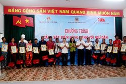 Cảnh sát biển đồng hành với ngư dân Sóc Trăng