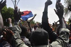 Nigeria đóng cửa biên giới trên bộ với Niger