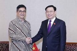 Chủ tịch Quốc hội Vương Đình Huệ tiếp Chủ tịch Phòng Thương mại và Công nghiệp Indonesia