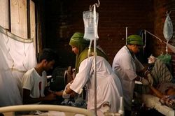 Dịch sốt xuất huyết tràn vào một nước Nam Á khiến hàng trăm người chết
