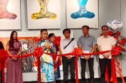 Thưởng lãm tranh sen của họa sĩ cố đô Huế
