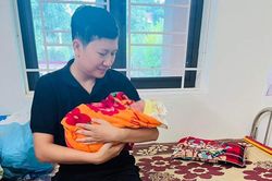 Bé trai nặng 3kg bị bỏ rơi trước cửa phòng khám ở Nghệ An