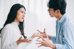 Vừa hết tuần trăng mật, chồng hùng hổ đòi ly hôn vì 1 câu vô ý