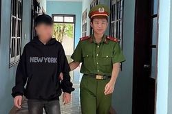 Truy bắt nhanh nhóm thanh niên say rượu ném đá vỡ kính nhiều xe khách