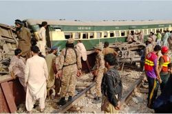 Tàu trật đường ray ở Pakistan khiến gần 100 người thương vong